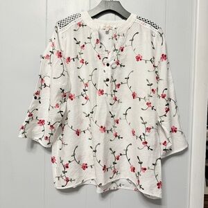 White Shirt With Floral Embroidered